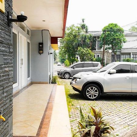 Отель Reddoorz Near Siloam Karawaci 3 Тангеранг Экстерьер фото