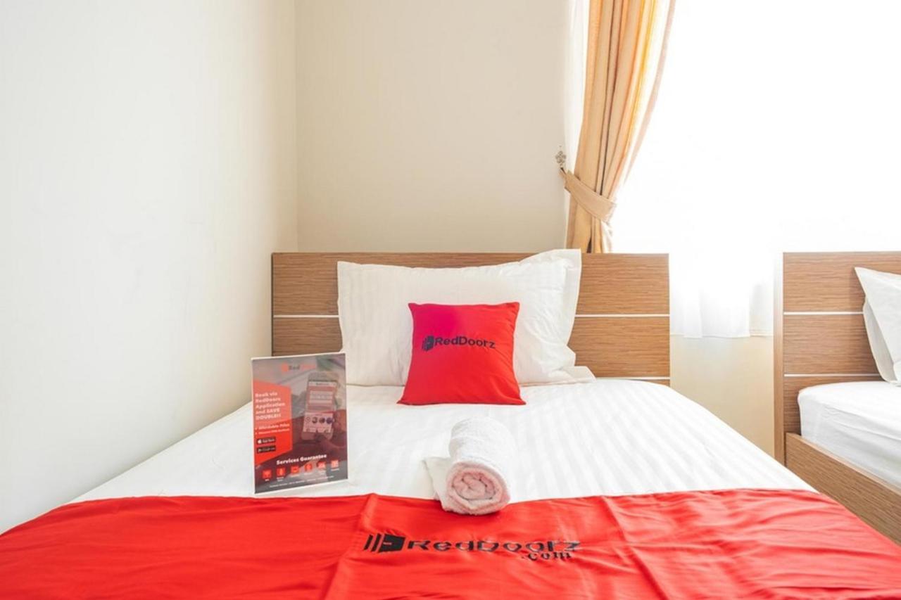 Отель Reddoorz Near Siloam Karawaci 3 Тангеранг Экстерьер фото