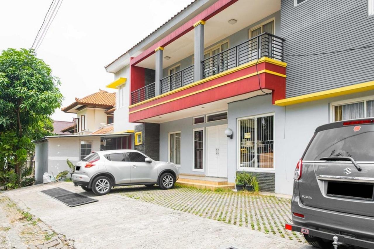 Отель Reddoorz Near Siloam Karawaci 3 Тангеранг Экстерьер фото