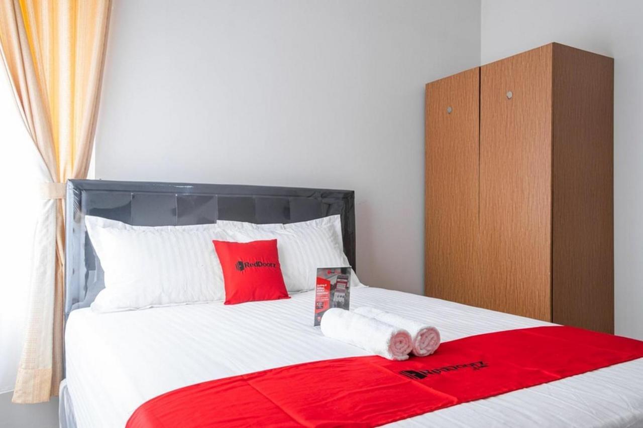 Отель Reddoorz Near Siloam Karawaci 3 Тангеранг Экстерьер фото