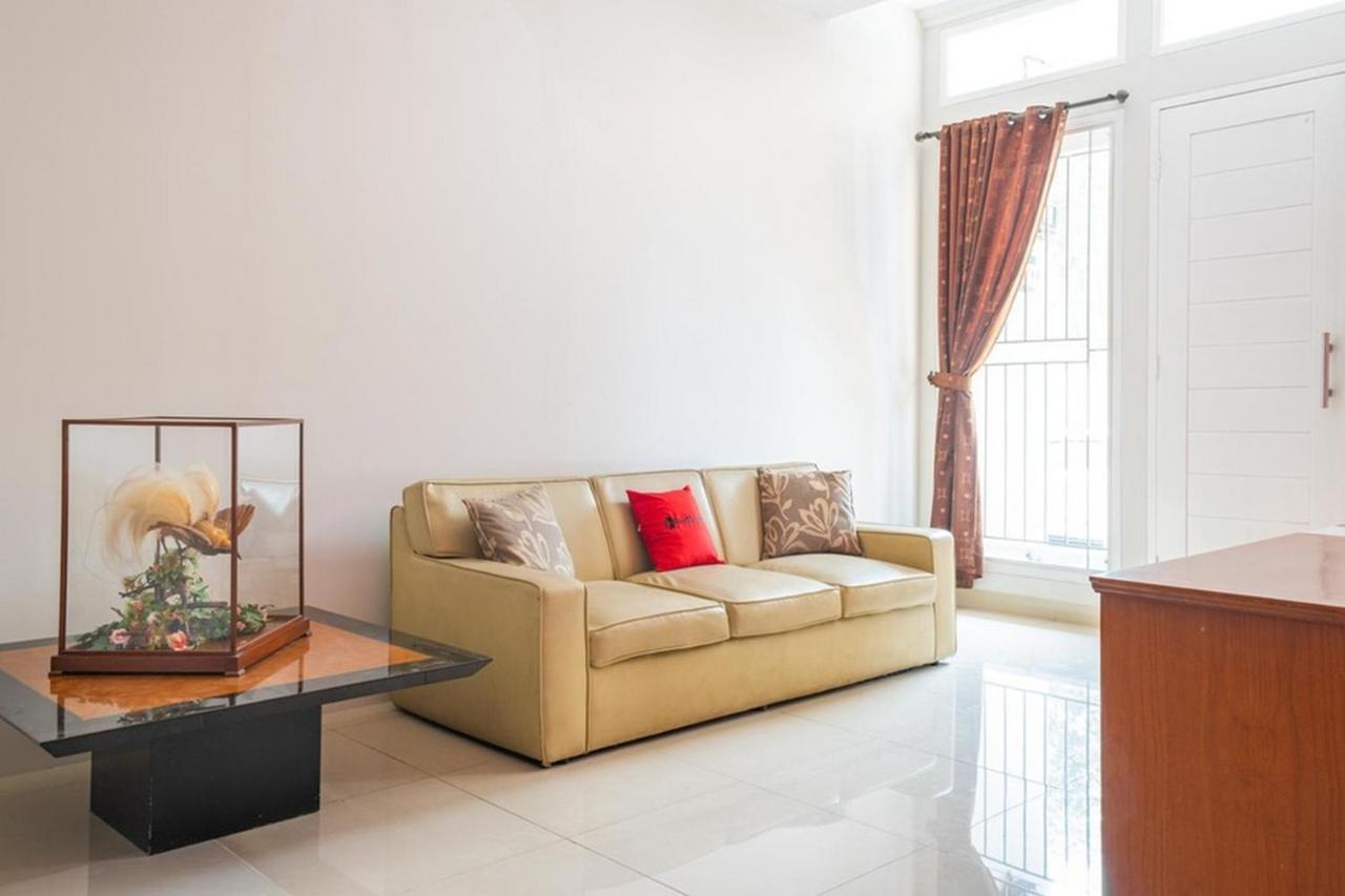 Отель Reddoorz Near Siloam Karawaci 3 Тангеранг Экстерьер фото