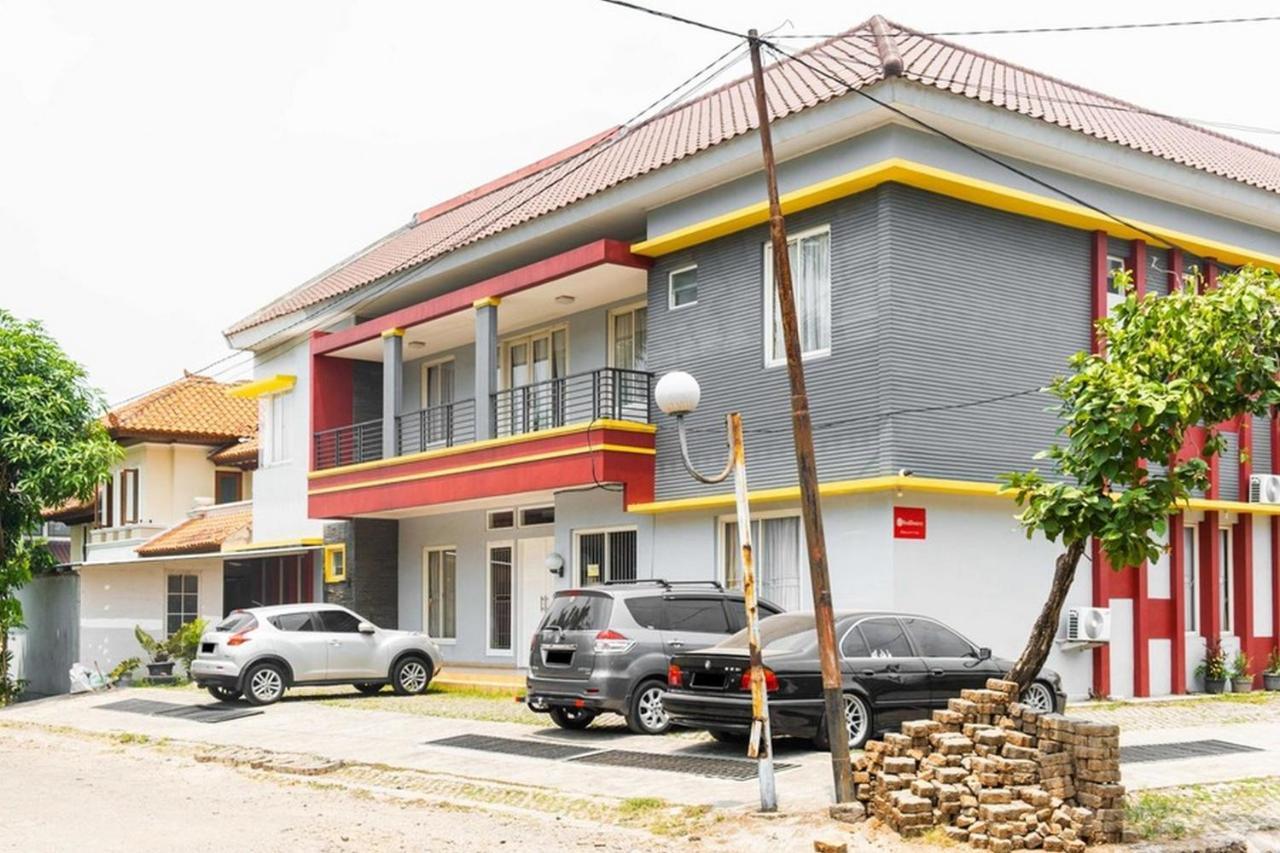 Отель Reddoorz Near Siloam Karawaci 3 Тангеранг Экстерьер фото