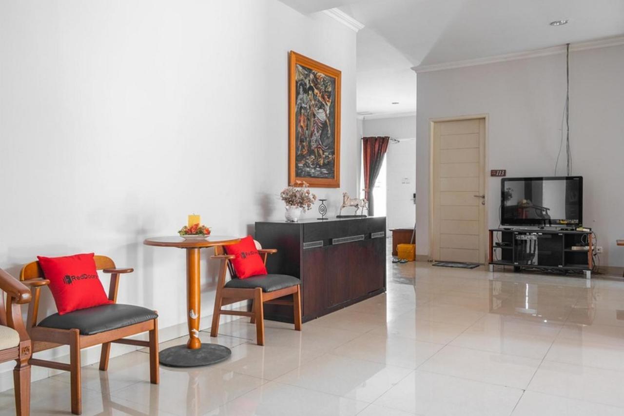 Отель Reddoorz Near Siloam Karawaci 3 Тангеранг Экстерьер фото