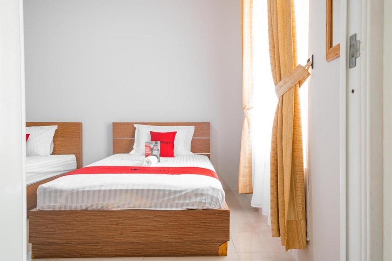 Отель Reddoorz Near Siloam Karawaci 3 Тангеранг Экстерьер фото